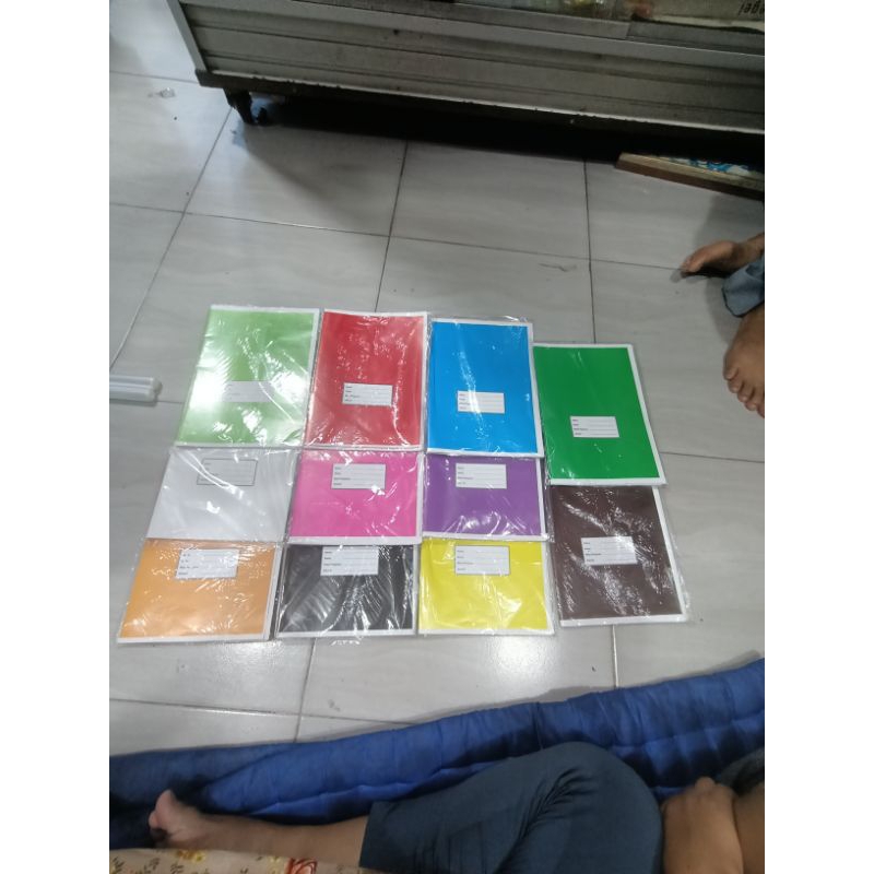 

2 lembar sampul warna