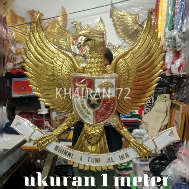 patung lambang garuda pancasila ukuran 1 meter bahan kuningan
