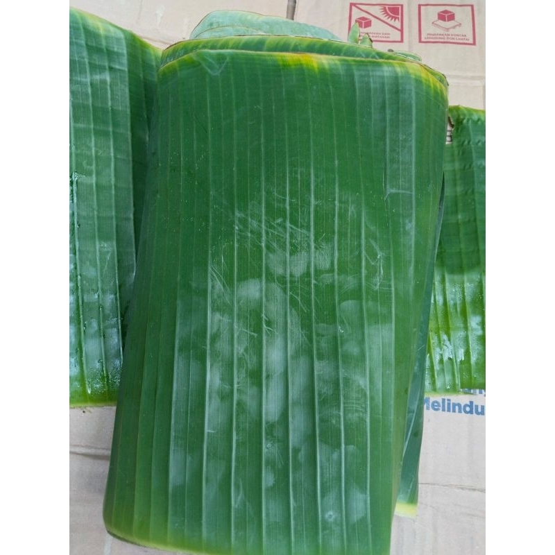 

5 kg/5000 gr daun pisang kepok segar.