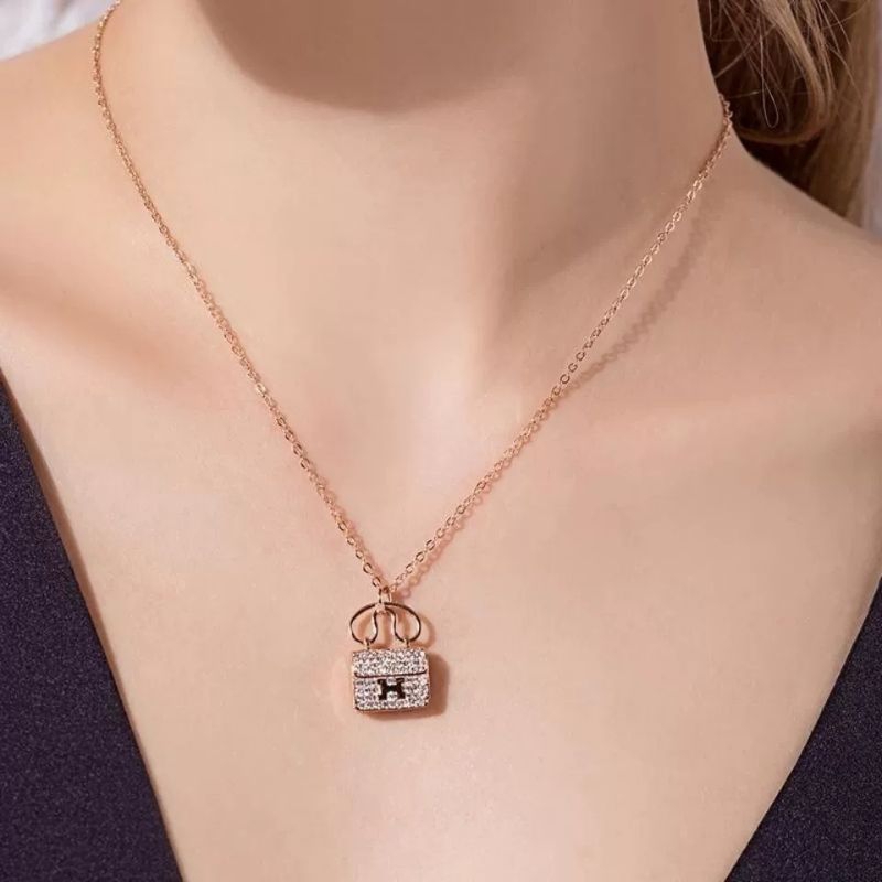 Kalung Titanium Wanita korea Liontin Tas/Kalung Wanita Liontin Tas Huruf H Anti Karat