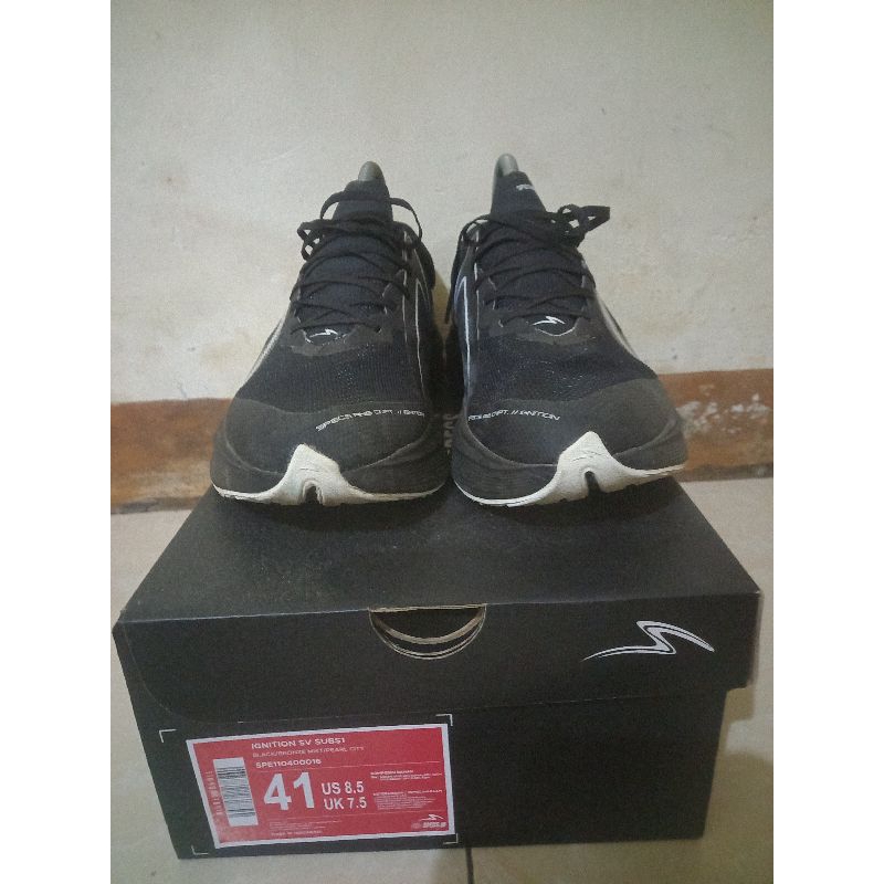 sepatu specs running