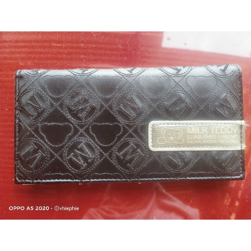 Dompet panjang wanita Milk Teddy preloved