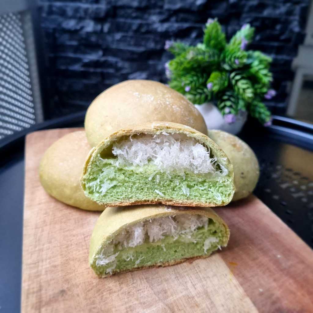 

Soft Sourdough Pandan Kelapa