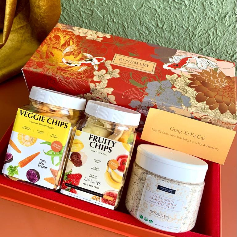 

Hampers Imlek - CNY Hampers - Koi Fish Box Hampers - Healthy and Nutritious Snack Gift