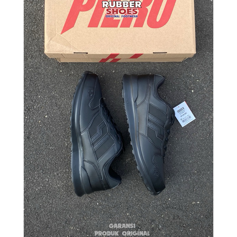 SEPATU PRIA SNEAKERS PIERO JOGGER ALL BLACK RUNNING ORIGINAL
