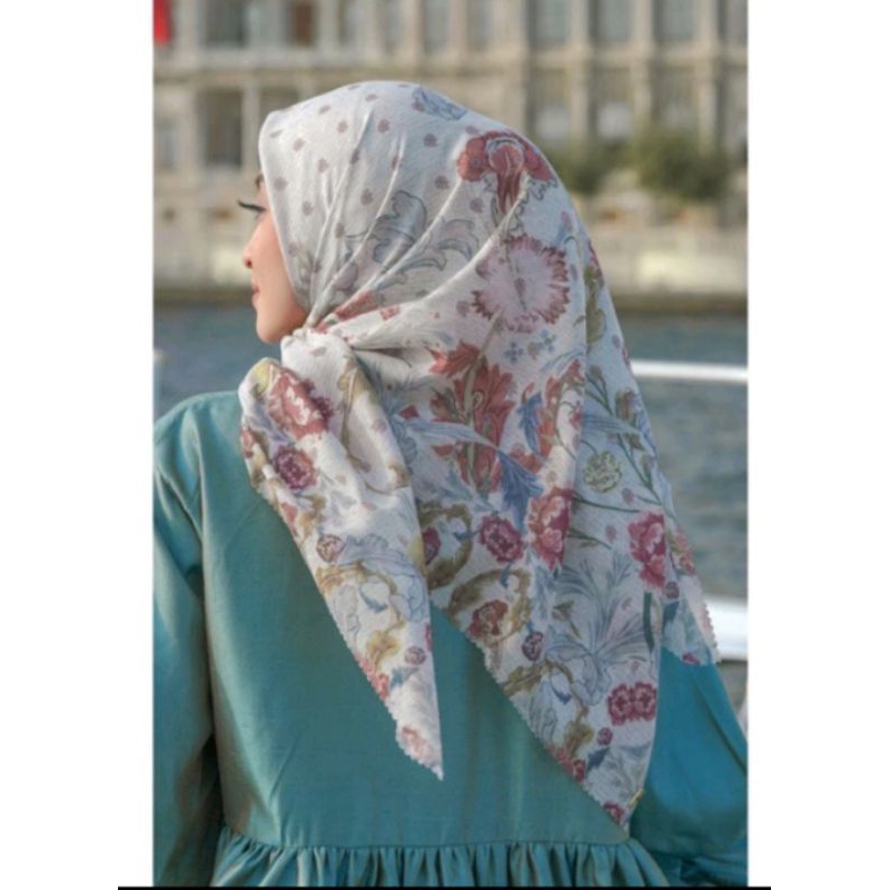 ROYAL WHITE BUTTONSCARVES