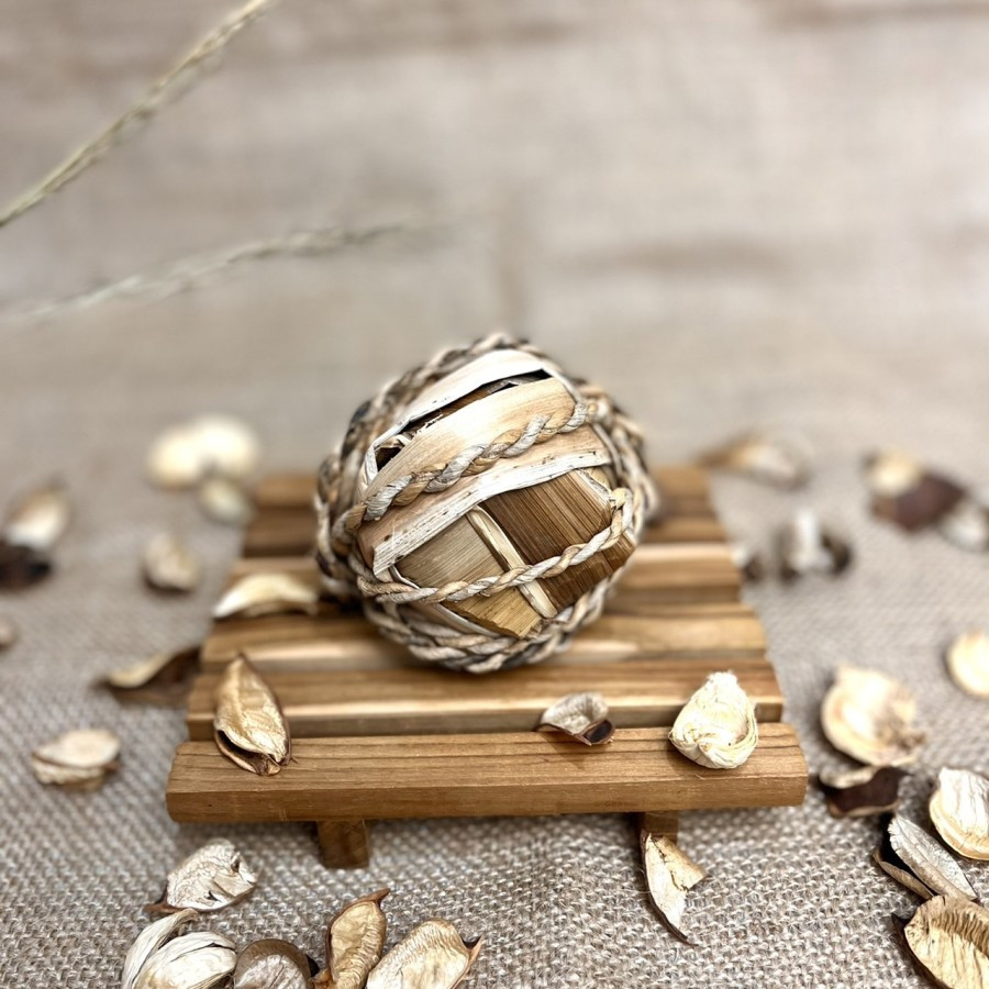 Skinny Fat Factory Mainan Kelinci Banana Leaf Ball Braid