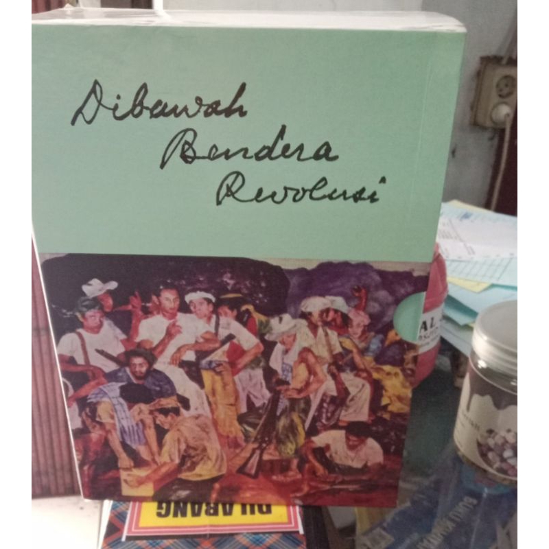 DIBAWAH BENDERA REVOLUSI 2 BUKU