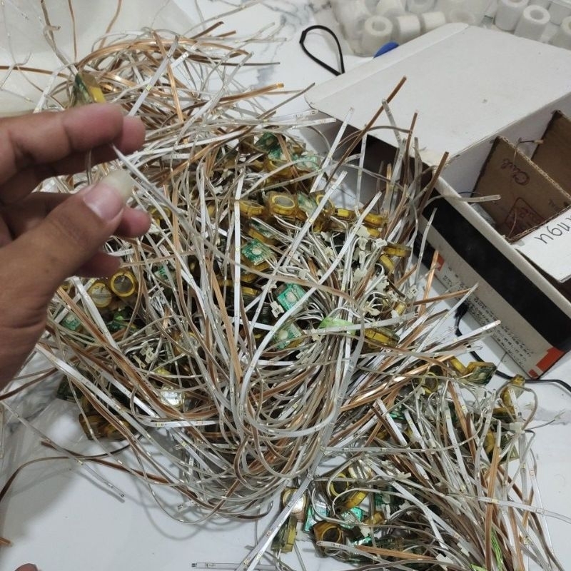 lampu LED 3 volt. panjang 40cm isi lampu 14 biji dalam satu lampu strip