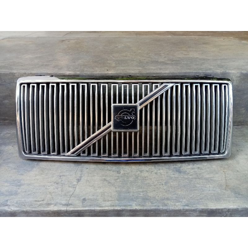 Grill Volvo 740