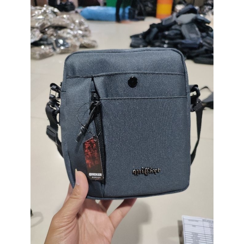 tas slempang pria  tas original Quicker