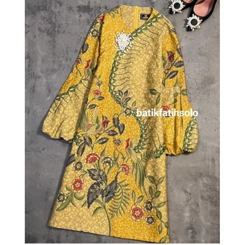 Tunik Shena Lengan Balon Lapisan Trikot Batik Solo