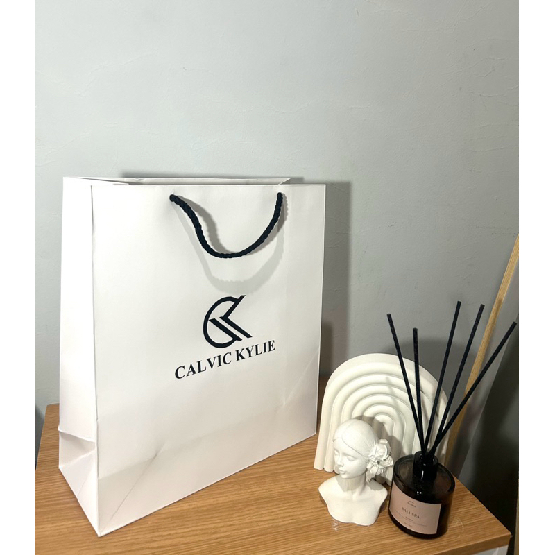 

Paper Bag CalvicKylie Paper Bag Pembungkus Kado