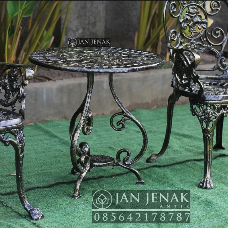 Meja Taman Bulat Antik tipe Peer