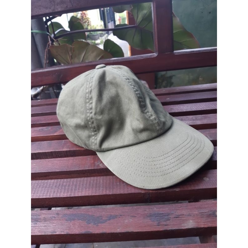 Uniqlo Topi Hijau Army
