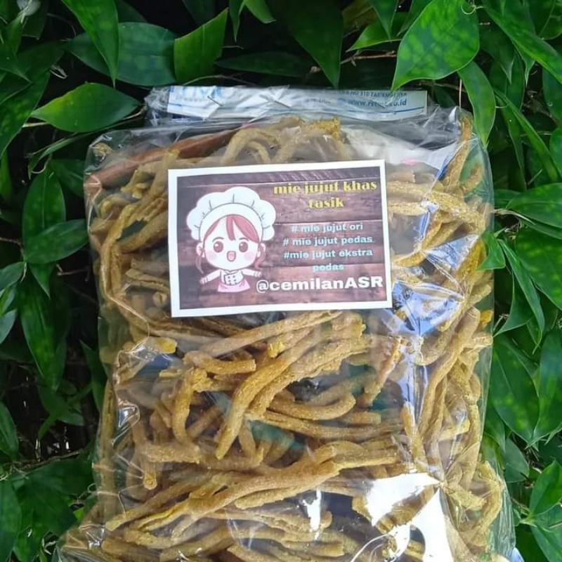 

mie jujut mentah dan bumbu tabur