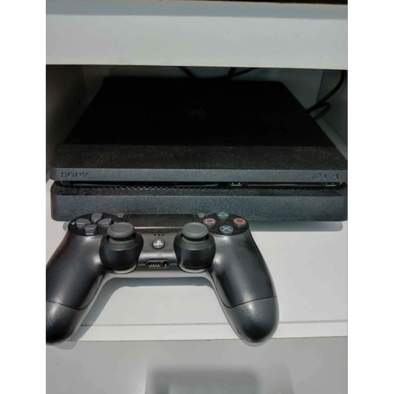 PlayStation 4 / Ps4 Slim 1TB Bekas pemakaian