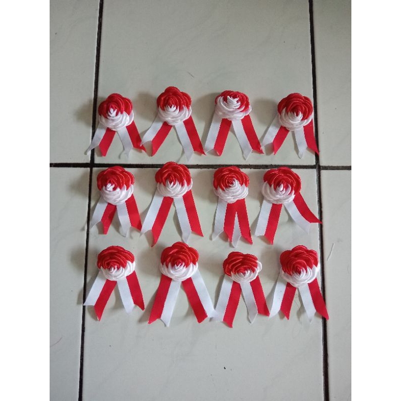 Bros bunga mawar merah putih
