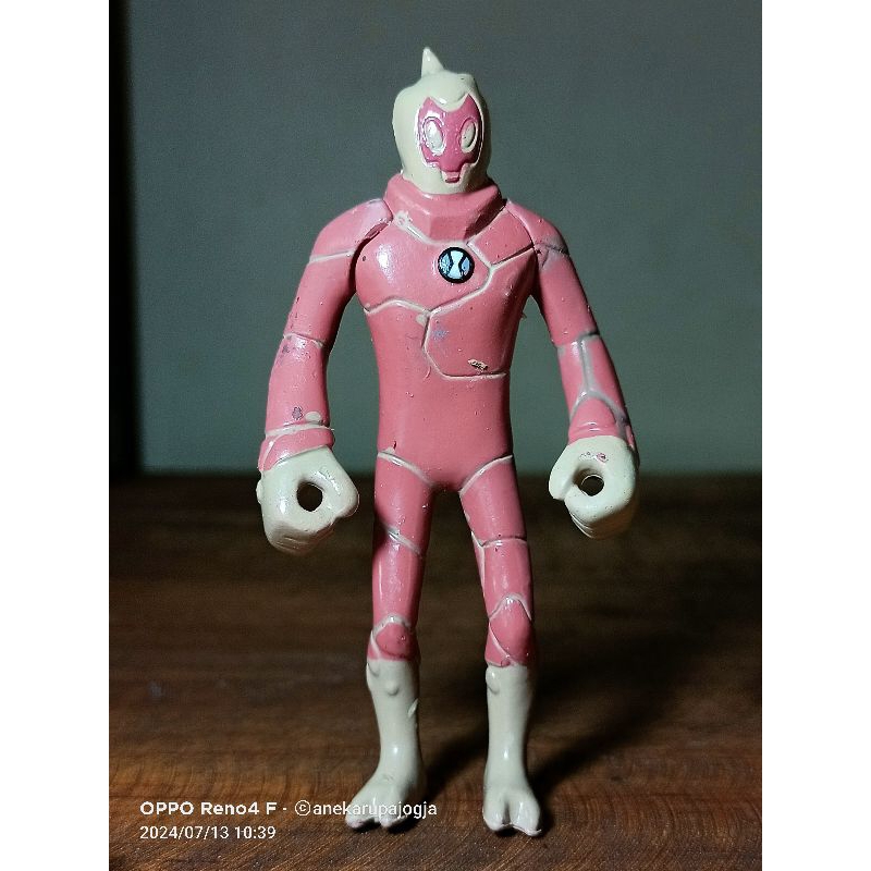 action figure alien ben 10 headblast