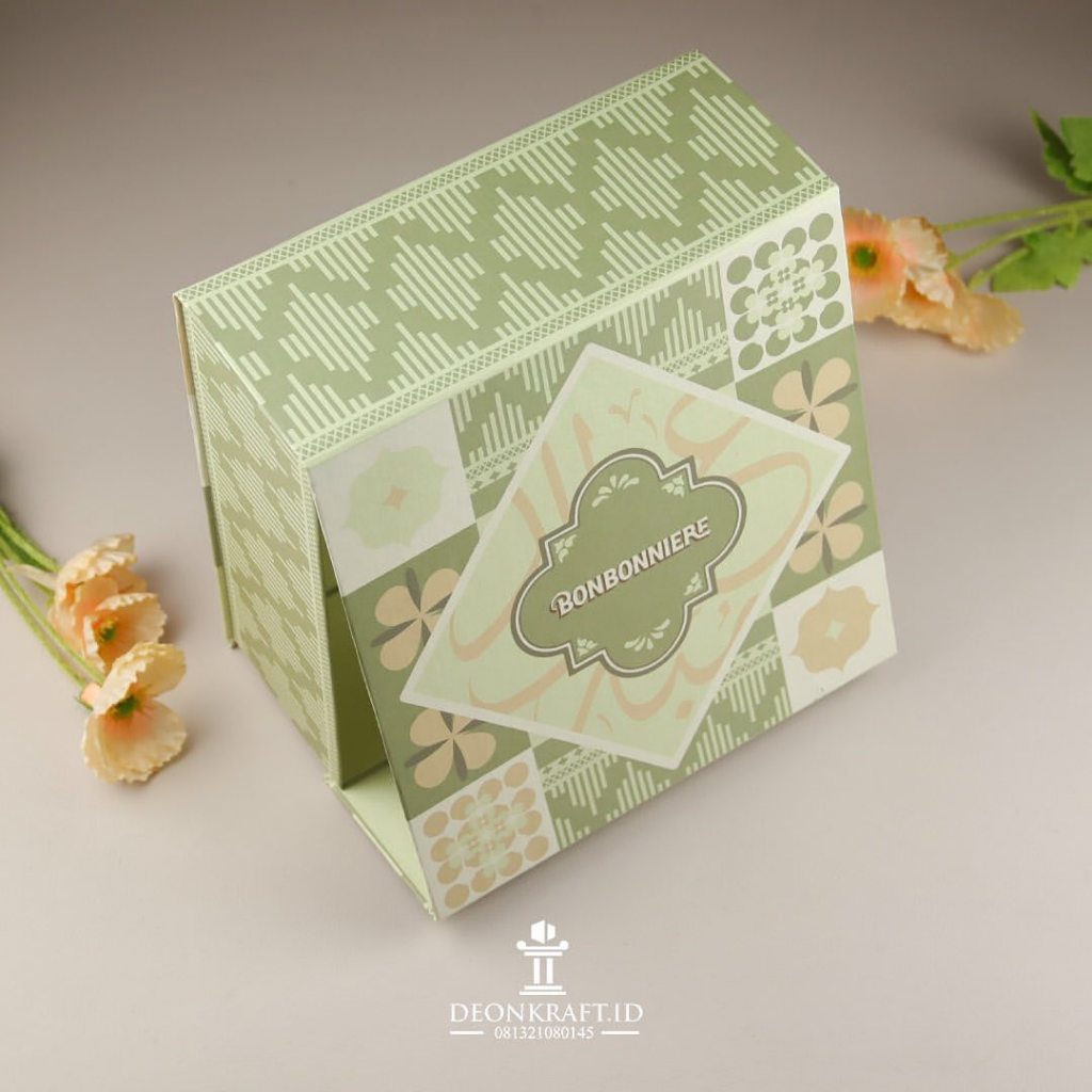 

Hardbox Magnet Fullprint Laminasi Doff Bridesmaid / Packaging