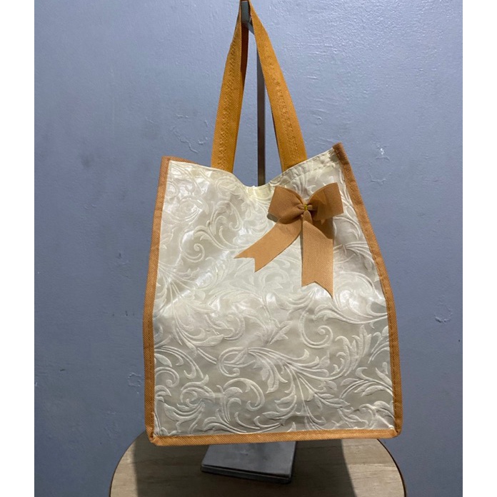 

KP8 1 LUSIN 12 PCS GOODIE BAG TAS HAJATAN EMBOS PITA PREMIUM 22x22 TINGGI 3 CM TAS BERKAT TAS NASI KOTAK TAS BELANJA