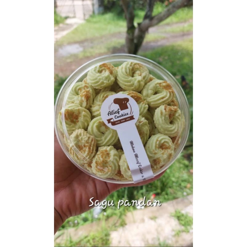 

Kue Kering Sagu Pandan Shaquee 500gram[HALAL]