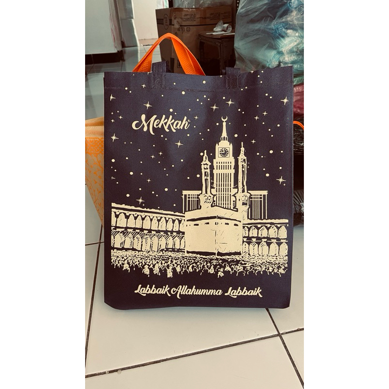 

goodie bag spunbond box 373009 oleh2 haji umroh