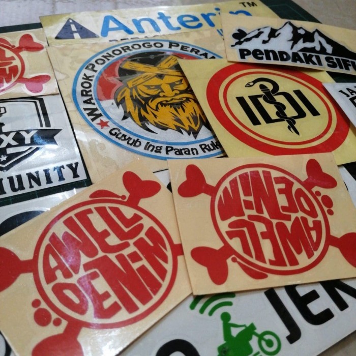 

CUTTING STICKER CUSTOM DESIGN CUTING STIKER NAMA LOGO KOMUNITAS