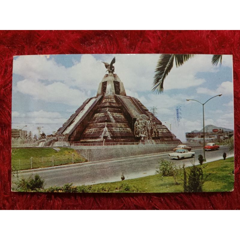 

Post Card Mexico Monument To The Race UN USED