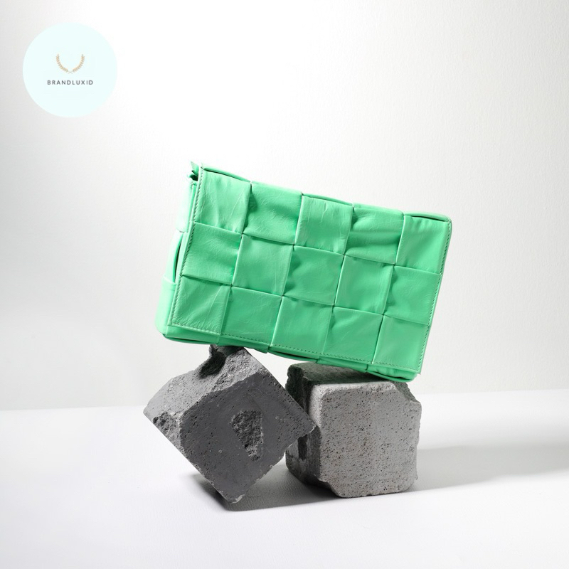 Bottega Veneta Medium Intreccio Cassette Bag in Fountain Calf Leather SHW