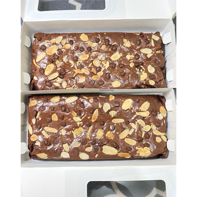 

Fudgy Brownies Premium