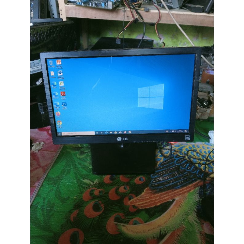 monitor LG LED 16 inch wide