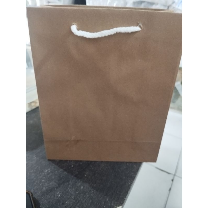 

PAPER BAG ukuran 20×25 , 25×35 , 30×40 cm harga per pack isi 12