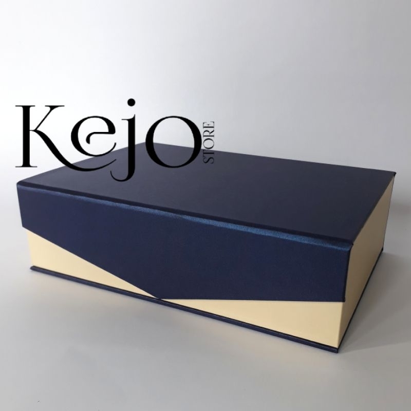 

Kotak kado Gift box Hard box Hampers Souvenir Magnet 24cm x 19cm x 6cm Hitam linen