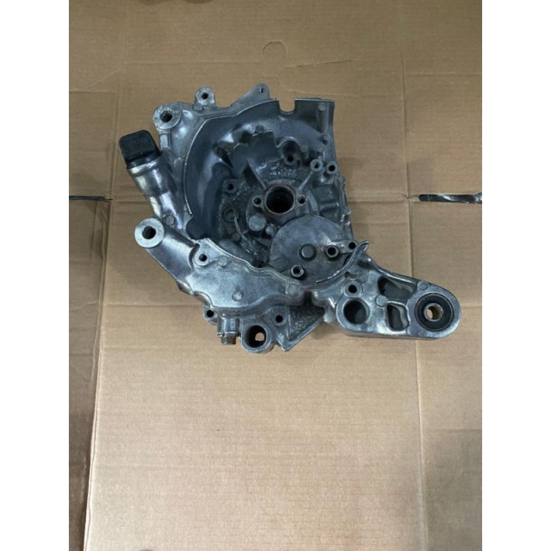 Krengkes rengkes crankcase kalter kanan honda beat karbu original