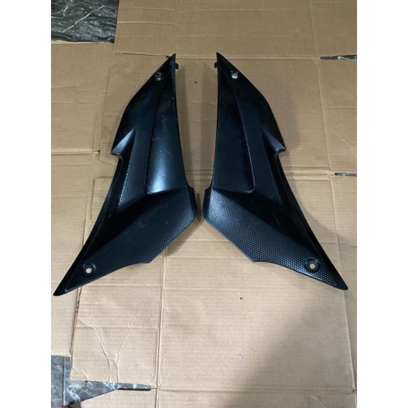 Cover bodi tengah bok aki yamaha r25 original