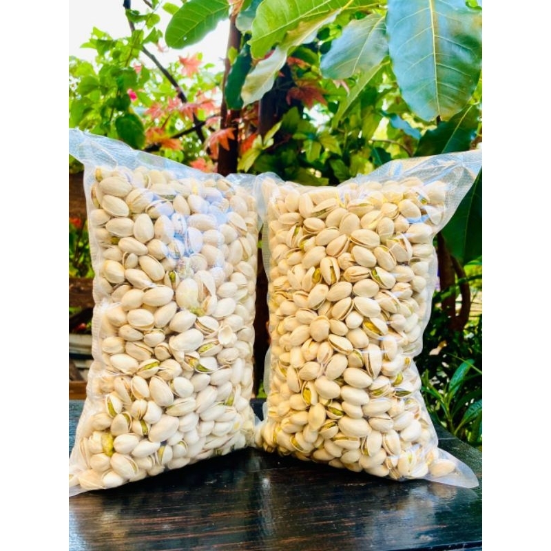 

500 GR KACANG PISTACHIOS OLEH2 HAJI / UMROH