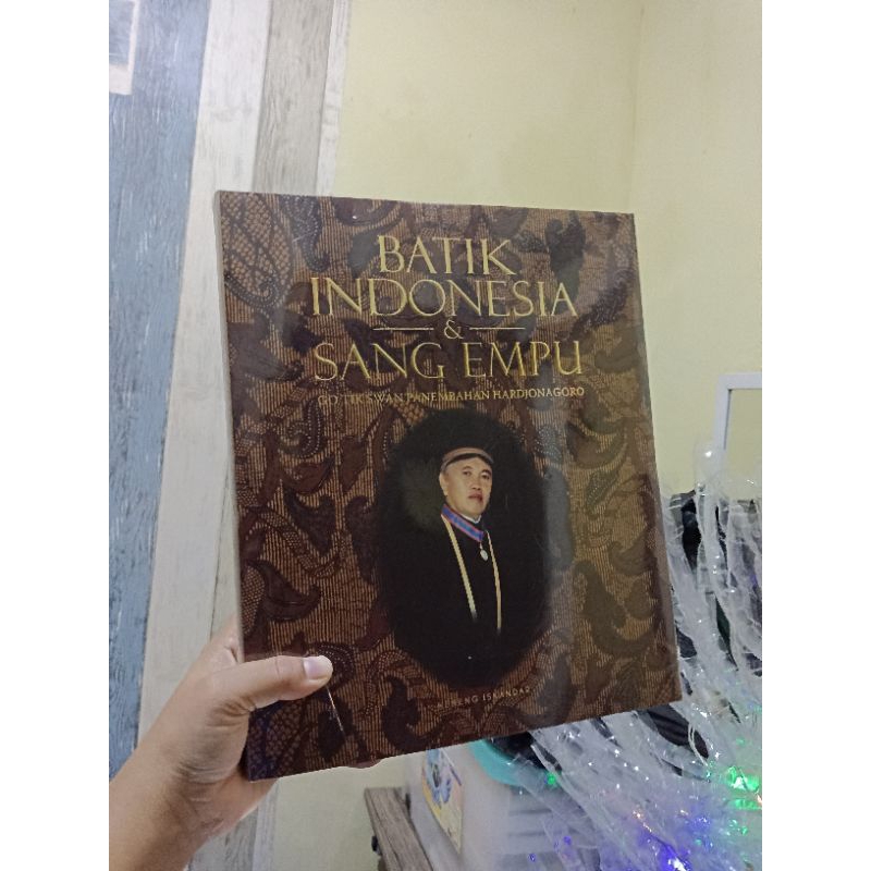 Buku Batik Indonesia & Sang Empu Go tik swan Panembahan Hardjonagoro