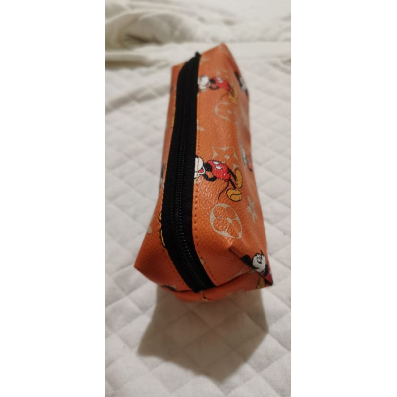

Dompet,makeup,tempat pensil alat tulis segi micky