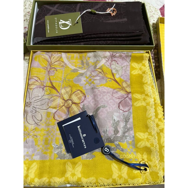 Buttonscarves RARE item