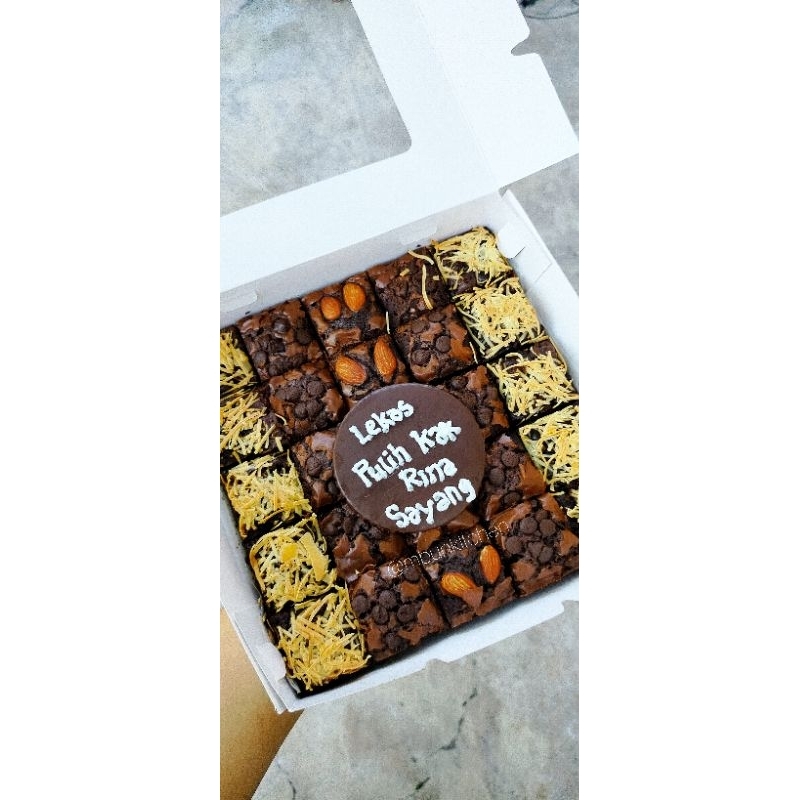 

custom fudgy brownies XL