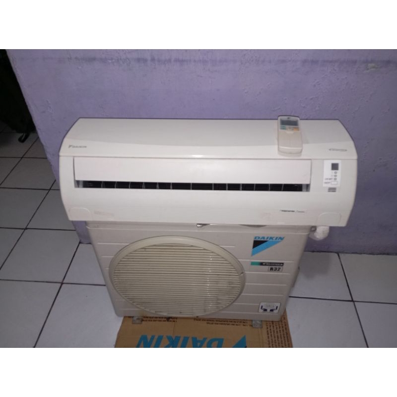 Daikin inverter 1/2 pk thailand