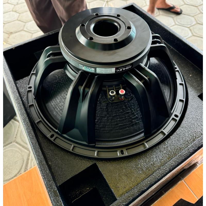 SPEAKER ASHLEY 18V400 Original / Speaker Ashley 18V 400 / Speaker Ashley 18v400 / ashley 18 inch 18 