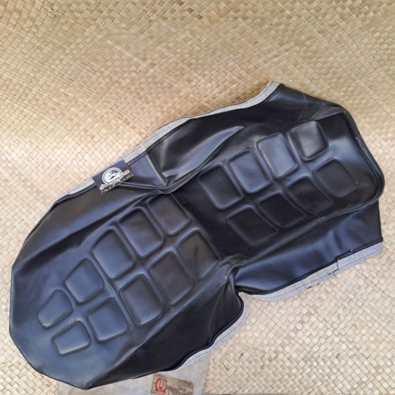 COVER KULIT JOK YAMAHA V80 SUPERDELUXE SDX NOS OMEGA FULLPRESS
