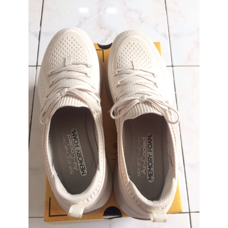 Sepatu Skechers Wanita Original Vapor Foam Move Women's Sneakers - Natural