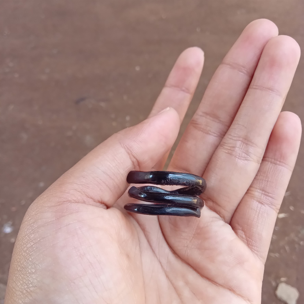 Cincin Bahar Hitam Lilit Tiga