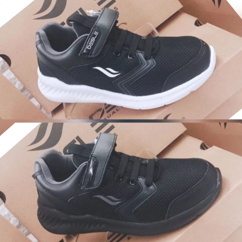Sepatu Sekolah Desle Corina Hughes Jr