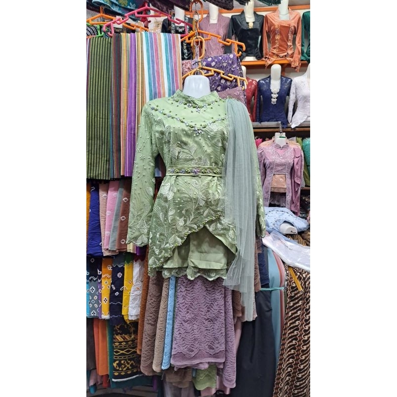 kebaya wisuda modern tile mutiara 1 slayer warna hijau sage payet bawah
