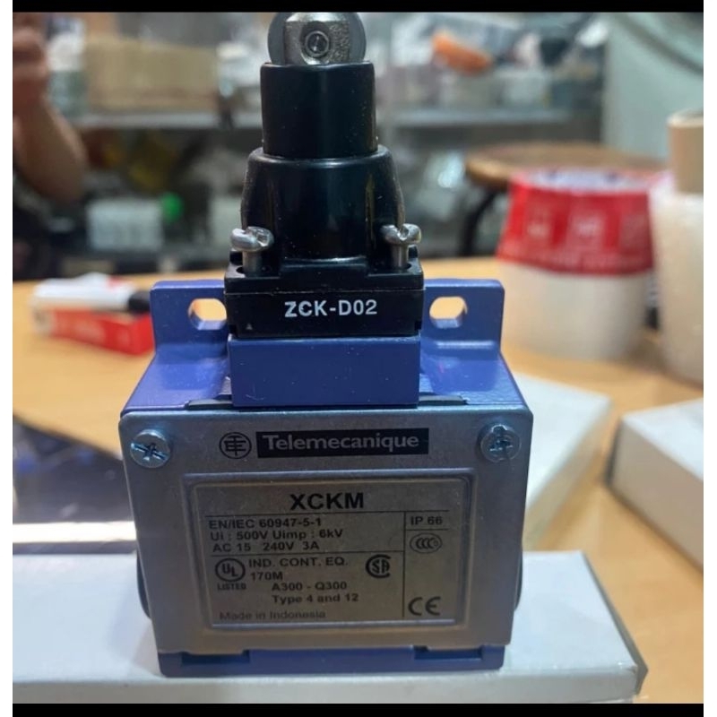 XCKM102H29 SCHNEIDER LIMIT SWITCH