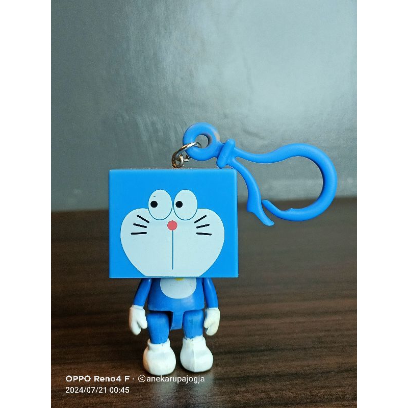 gantungan kunci action figure doraemon kepala kotak rare